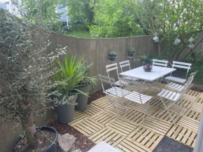 Grand appartement avec terrasse et jardin